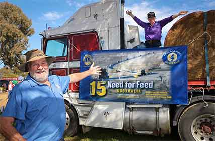 Tony Furze, Albury, and Maree Wilson, Boralma, were encouraging Henty Machinery Field days patrons to donate fodder or cash to the Need for Feed. 